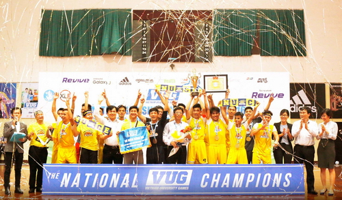 Trao Giải Nhất cho đội tuyển Futsal Đại học Xây dựng